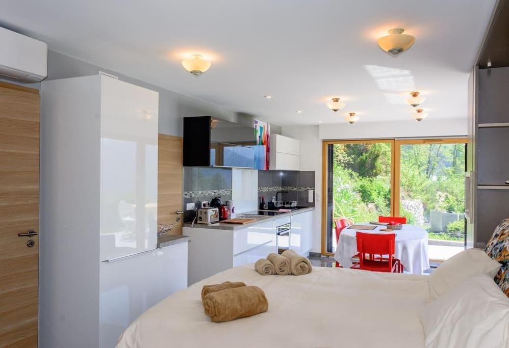 In The Heart Of Nature With An Unique View Plan Montmin Exteriér fotografie